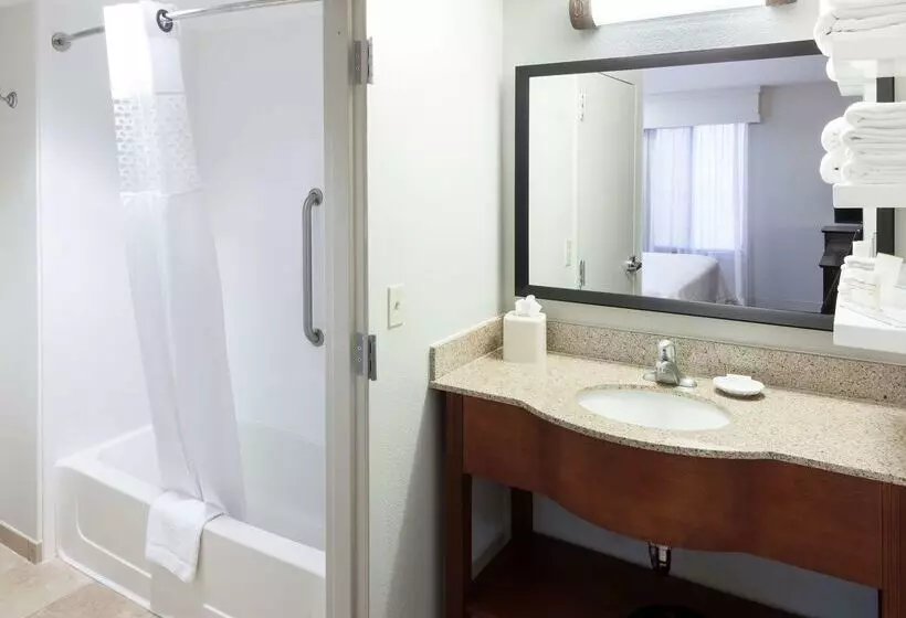 Hampton Inn & Suites Tulare