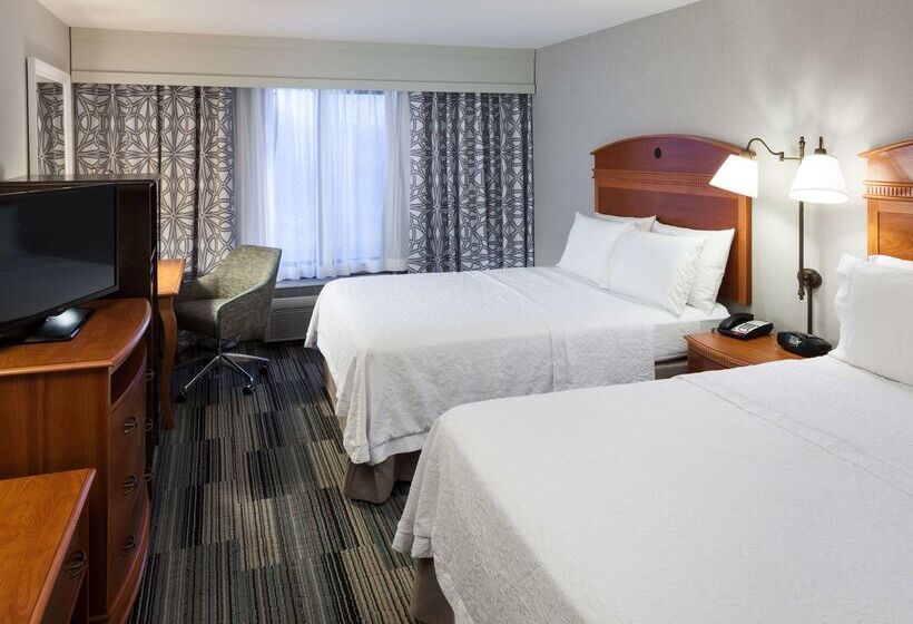 Hampton Inn & Suites Tulare