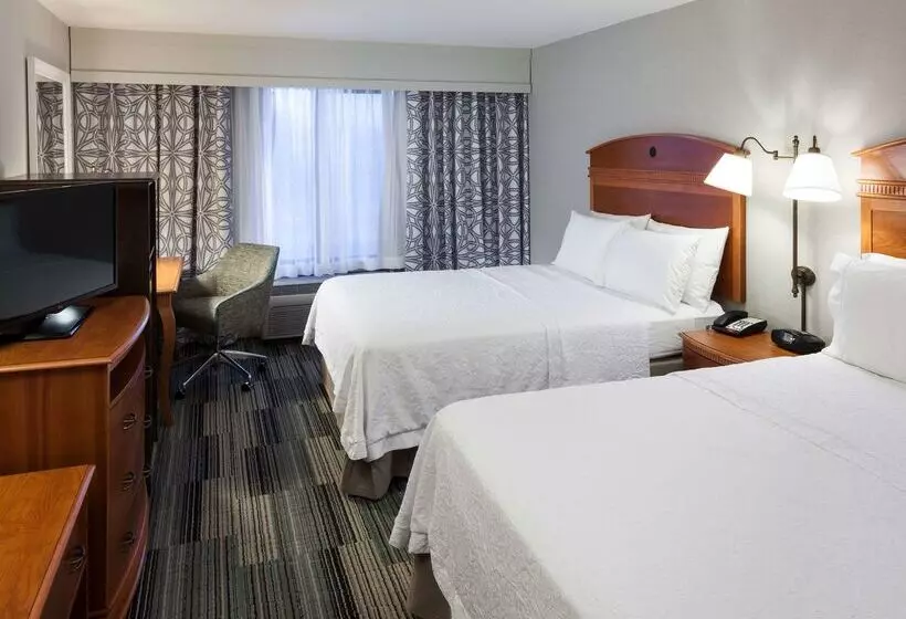 Hampton Inn & Suites Tulare