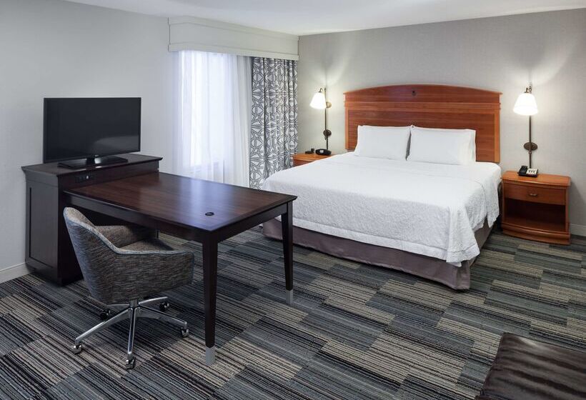 Hampton Inn & Suites Tulare
