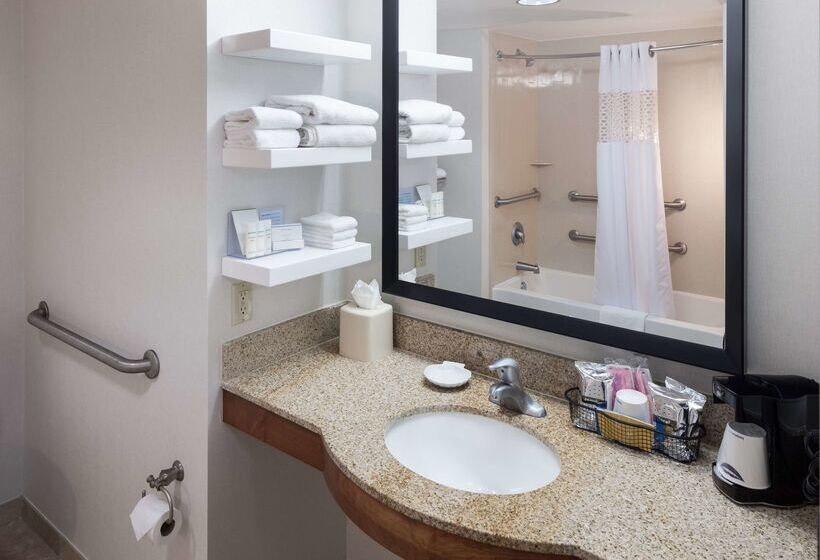 Hampton Inn & Suites Tulare