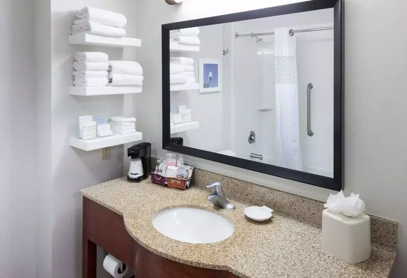 Hampton Inn & Suites Tulare