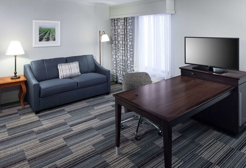 Hampton Inn & Suites Tulare