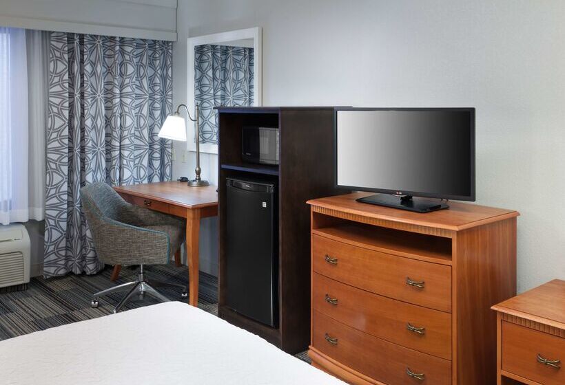 Hampton Inn & Suites Tulare