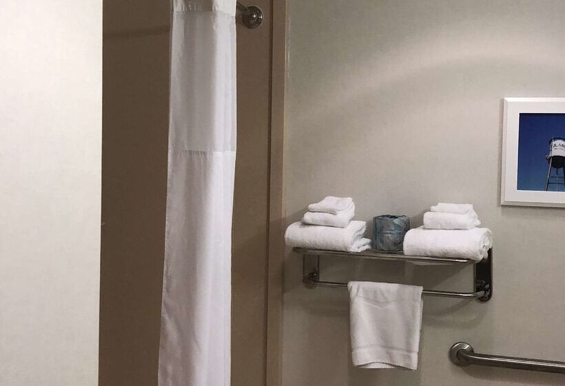 Hampton Inn & Suites Tulare