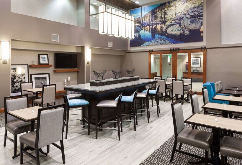 Hampton Inn & Suites Tulare