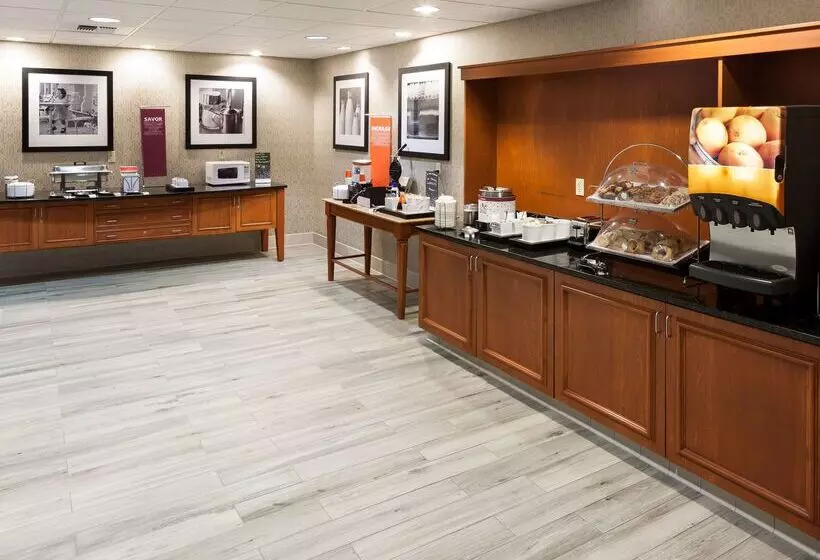 Hampton Inn & Suites Tulare