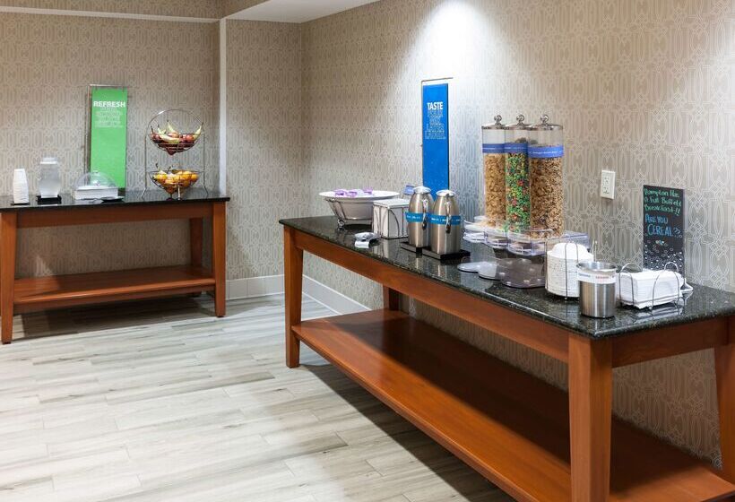 Hampton Inn & Suites Tulare