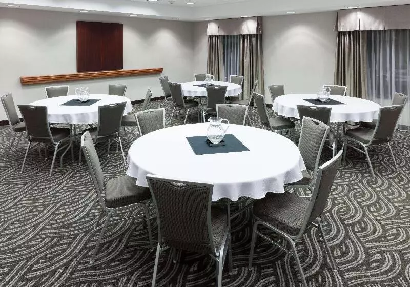 Hampton Inn & Suites Tulare