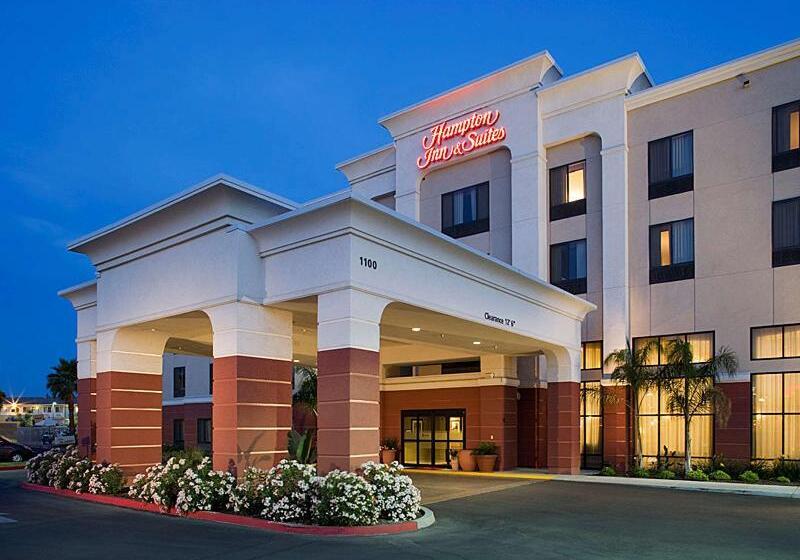 Hampton Inn & Suites Tulare