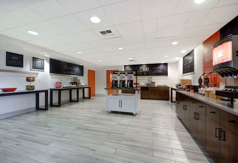 Hampton Inn & Suites Tulare