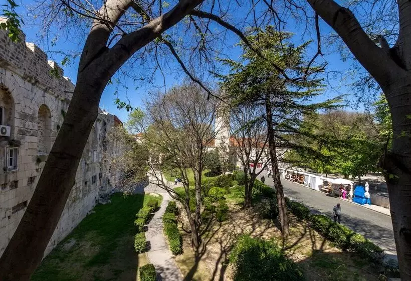 Hostal Pellegrini Luxury Rooms