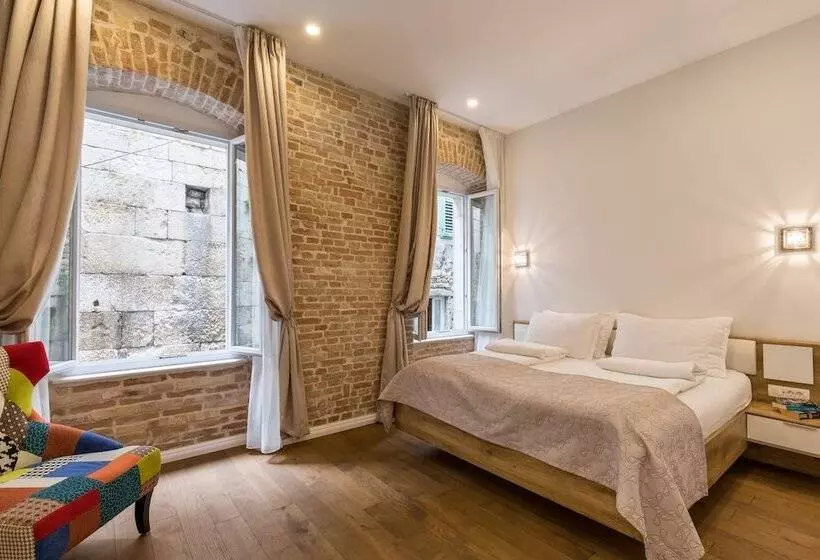 Hostal Pellegrini Luxury Rooms