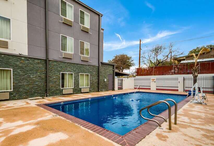 בית מלון כפרי Econo Lodge