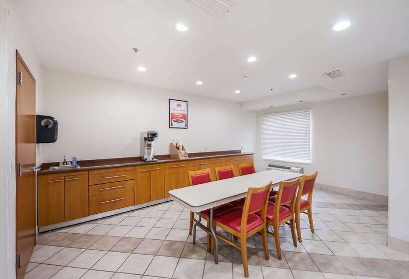 בית מלון כפרי Econo Lodge