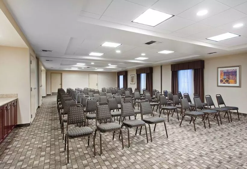 Отель Hampton Inn & Suites Oakland Airport  Alameda