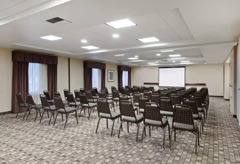 Отель Hampton Inn & Suites Oakland Airport  Alameda