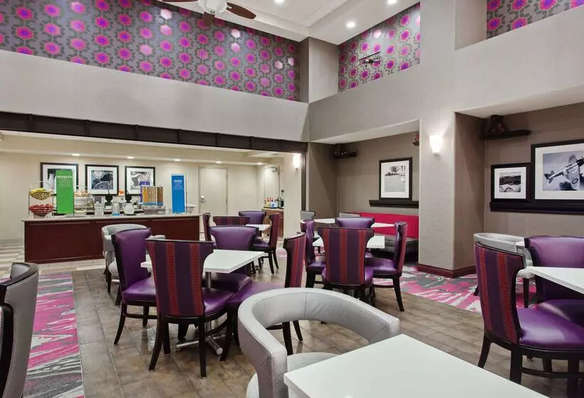 Отель Hampton Inn & Suites Oakland Airport  Alameda