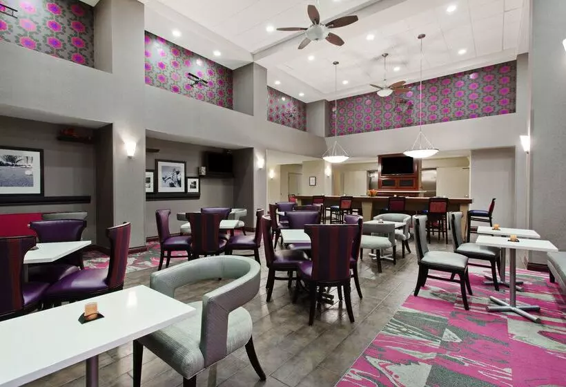 Отель Hampton Inn & Suites Oakland Airport  Alameda