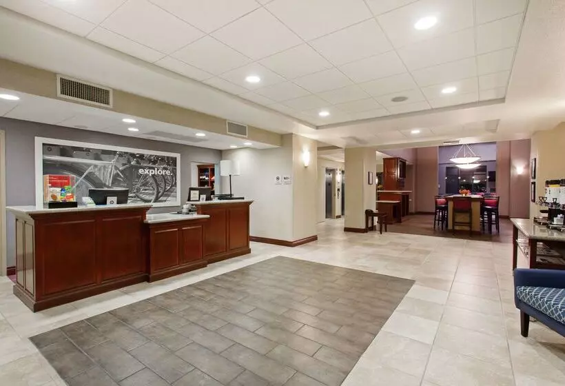 Отель Hampton Inn & Suites Oakland Airport  Alameda