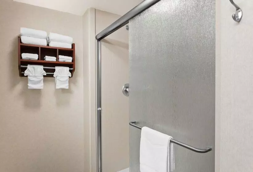 Отель Hampton Inn & Suites Oakland Airport  Alameda