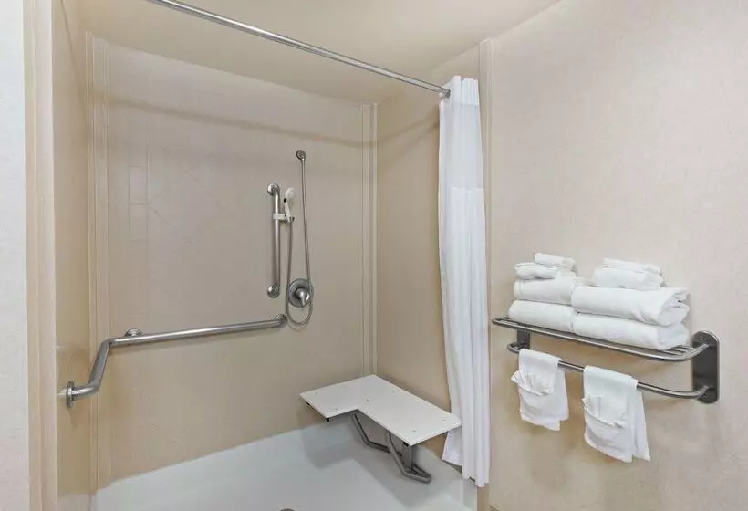 Отель Hampton Inn & Suites Oakland Airport  Alameda