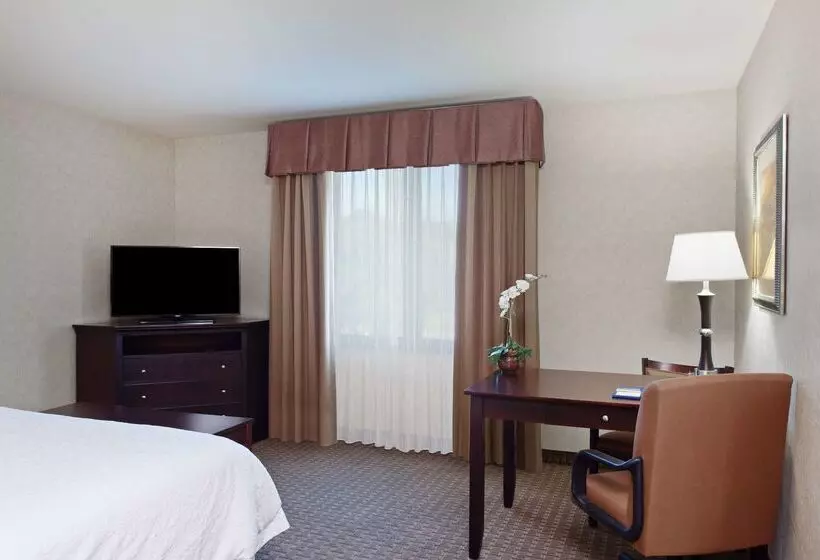 Отель Hampton Inn & Suites Oakland Airport  Alameda