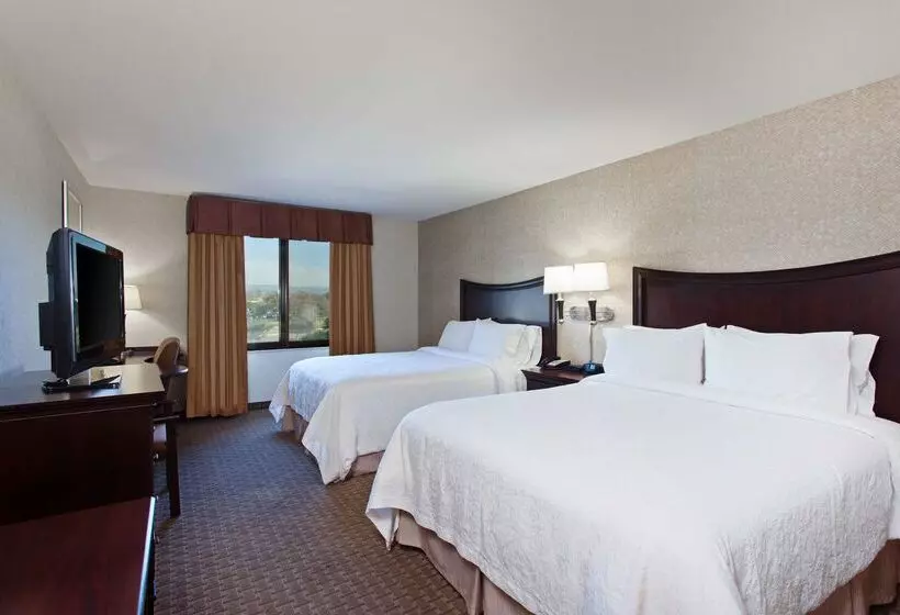 Отель Hampton Inn & Suites Oakland Airport  Alameda