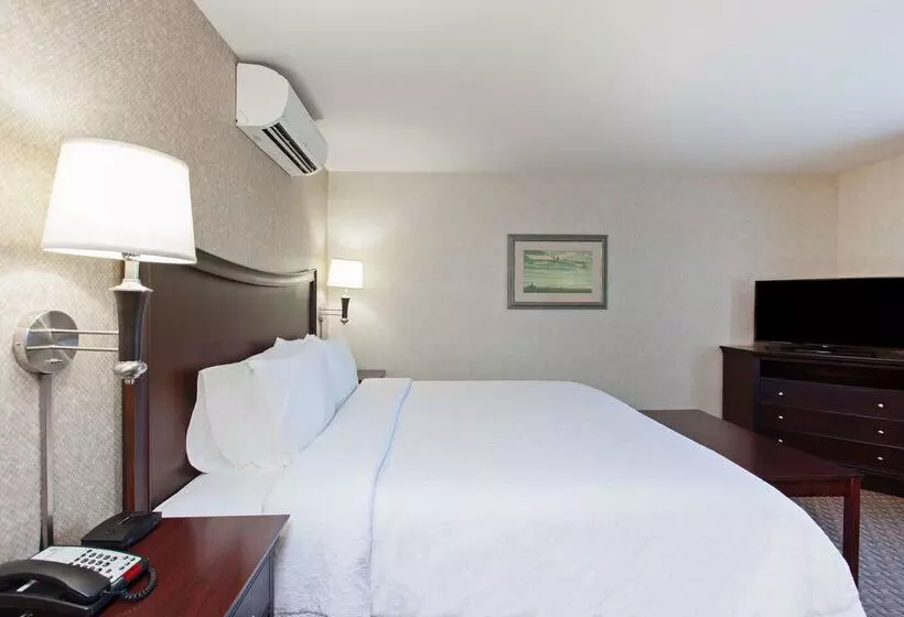 Отель Hampton Inn & Suites Oakland Airport  Alameda