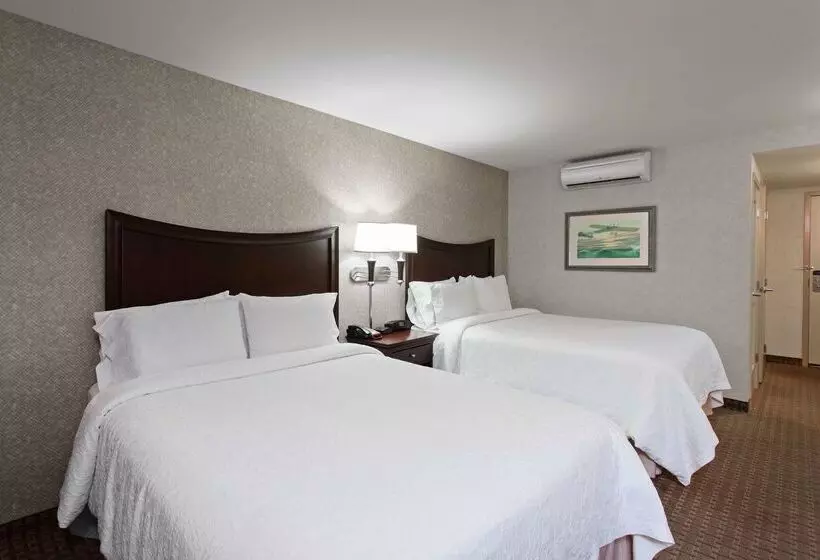 Отель Hampton Inn & Suites Oakland Airport  Alameda