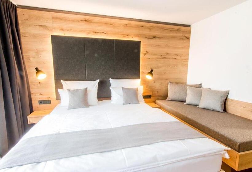 Wirthshof Hotel & Chalets