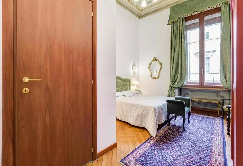مسافرخانه Affreschi Su Roma Luxury B&b