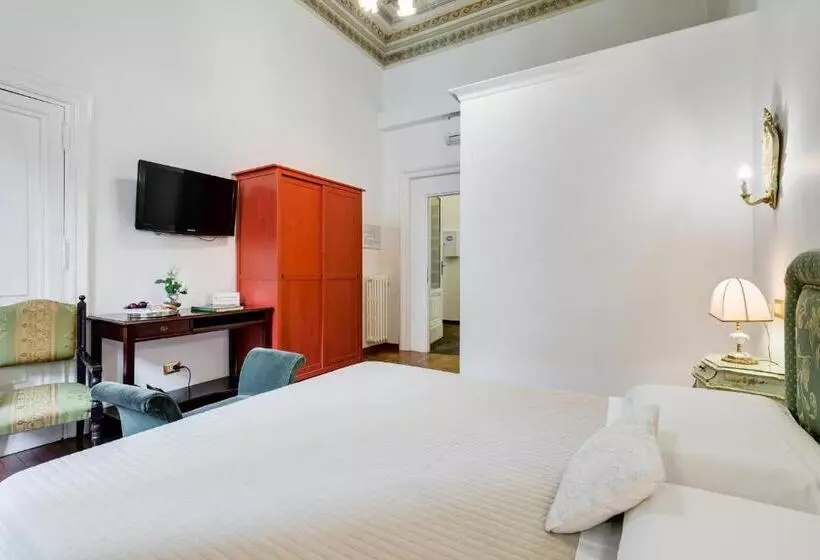 مسافرخانه Affreschi Su Roma Luxury B&b