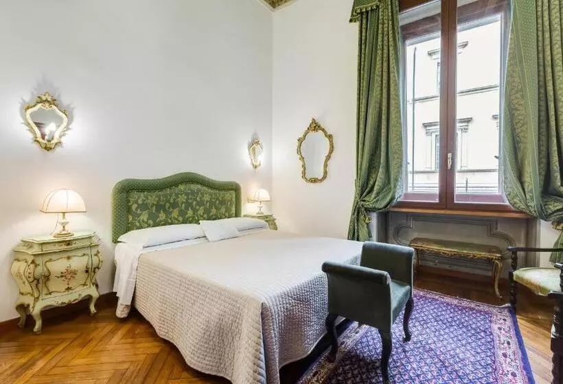مسافرخانه Affreschi Su Roma Luxury B&b