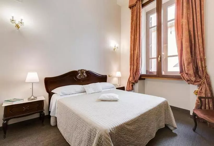 مسافرخانه Affreschi Su Roma Luxury B&b