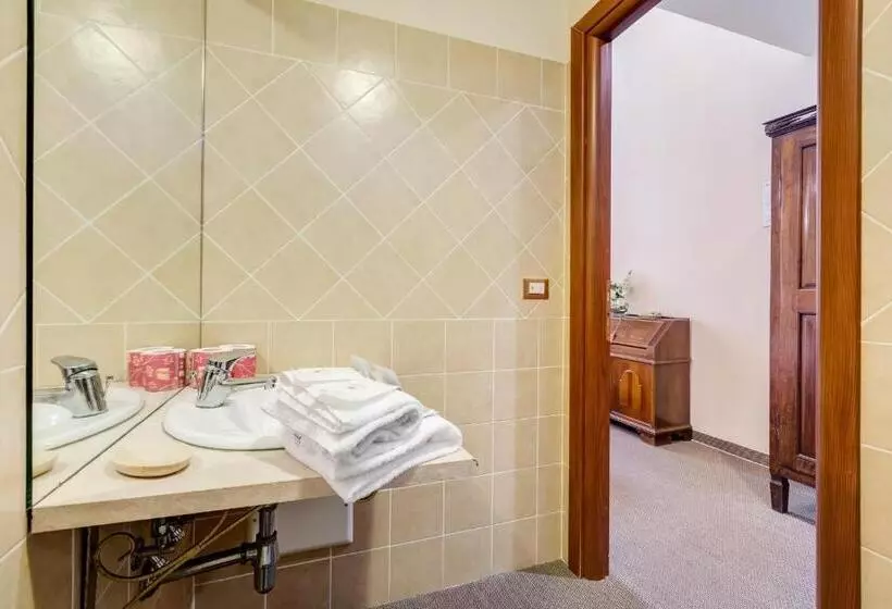 مسافرخانه Affreschi Su Roma Luxury B&b