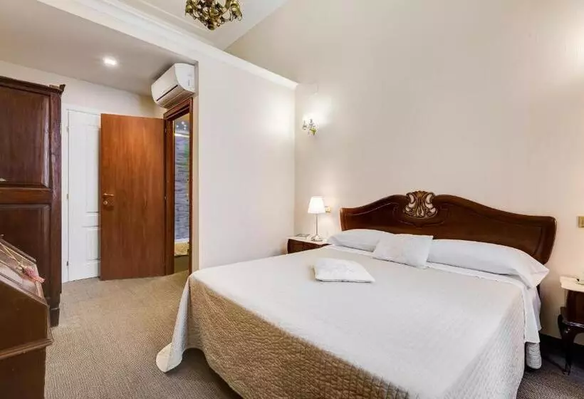 مسافرخانه Affreschi Su Roma Luxury B&b