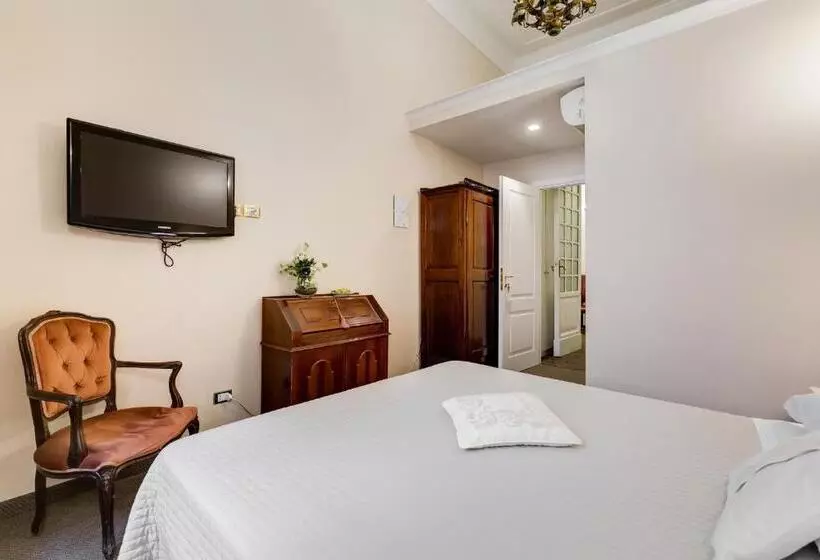 مسافرخانه Affreschi Su Roma Luxury B&b