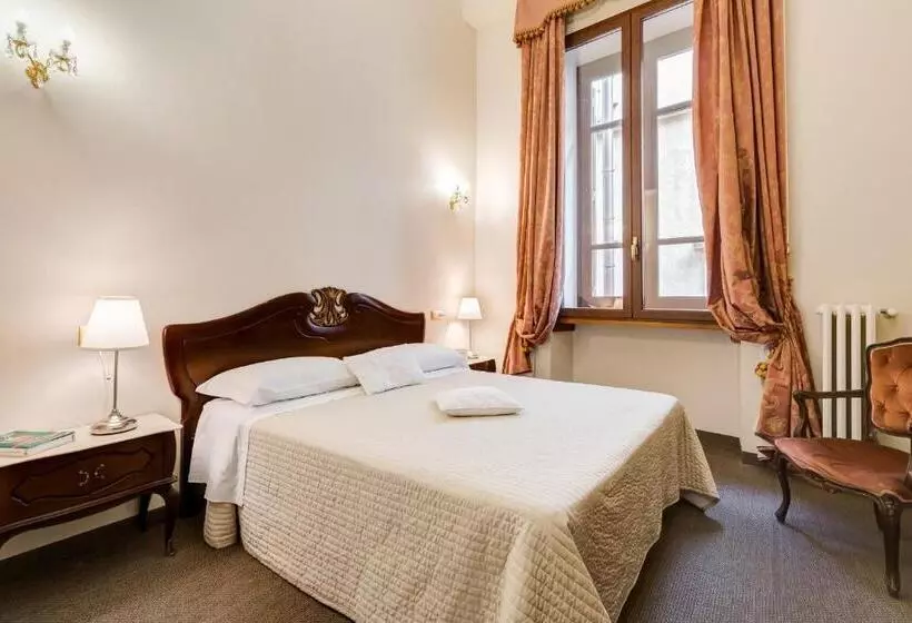 مسافرخانه Affreschi Su Roma Luxury B&b
