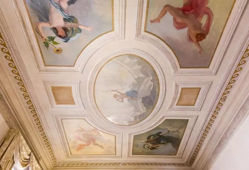 مسافرخانه Affreschi Su Roma Luxury B&b