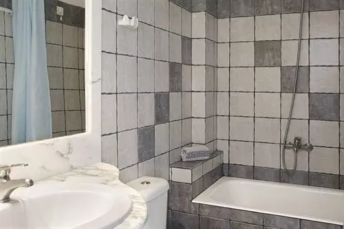 هتل Blue Diamond Bay