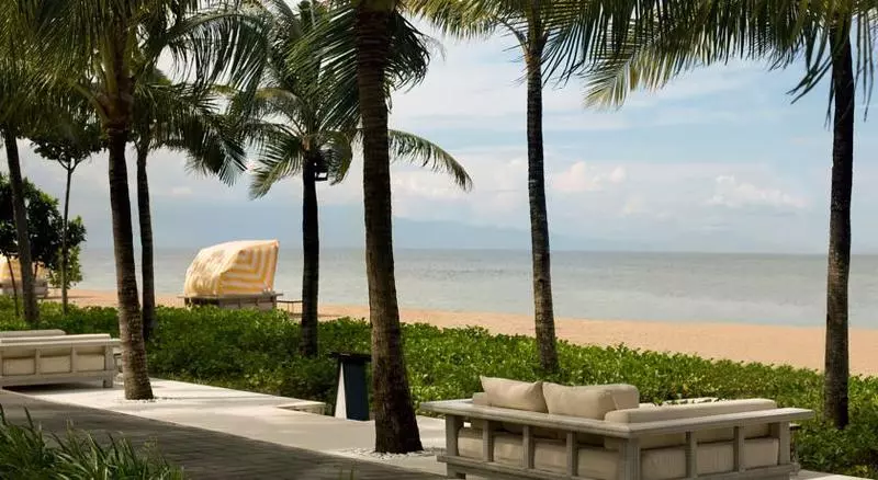 Отель The Royal Santrian