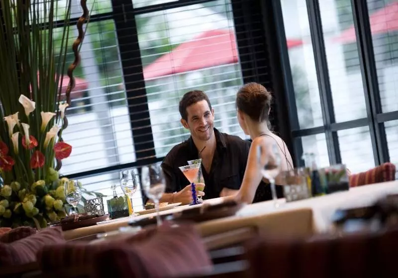 Отель The Royal Santrian