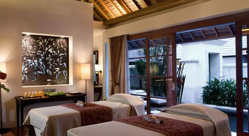 Отель The Royal Santrian