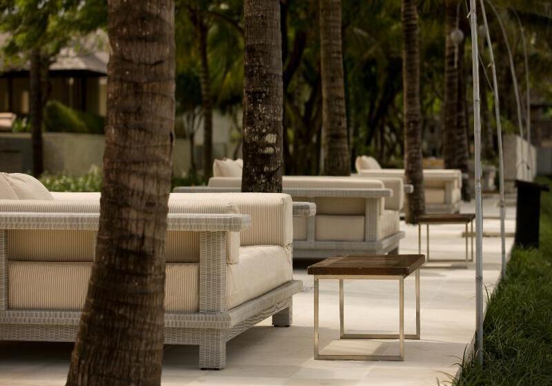 בית מלון כפרי The Royal Santrian