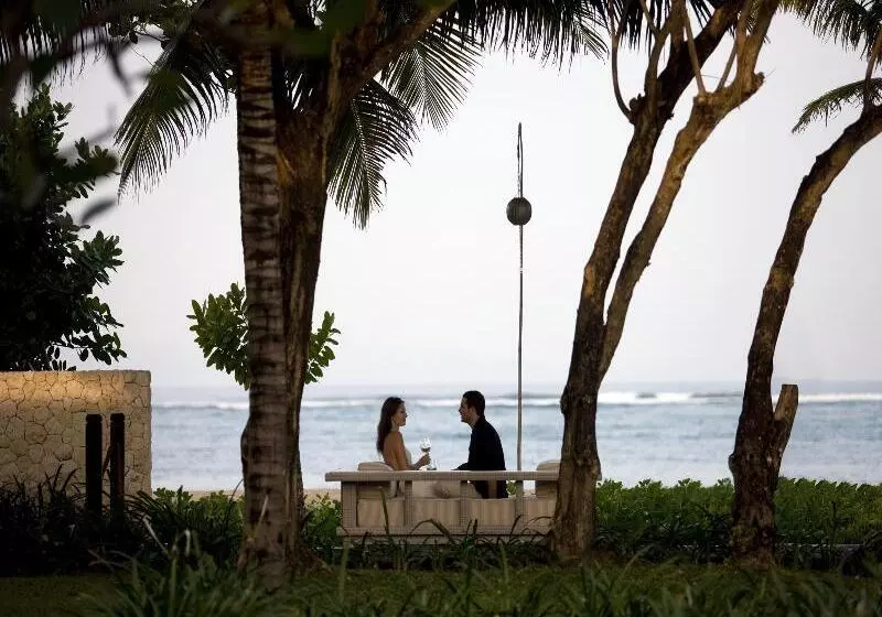 Отель The Royal Santrian