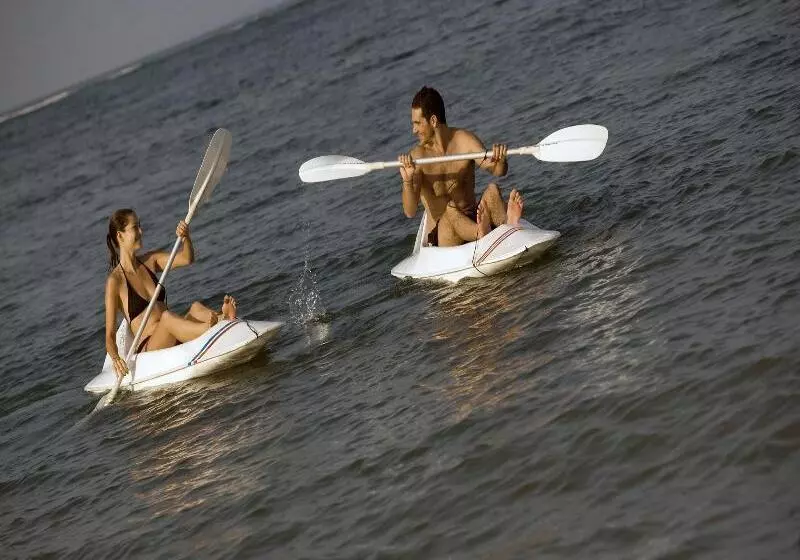 Отель The Royal Santrian