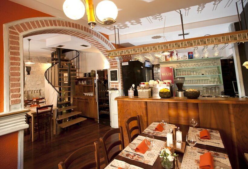 Hotel Bed And Breakfast Vanjaka