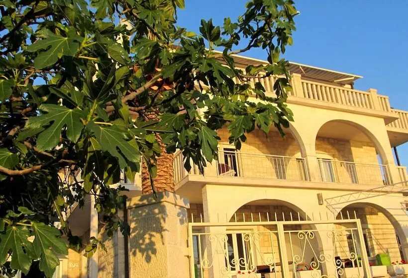 Hotel Villa Pape