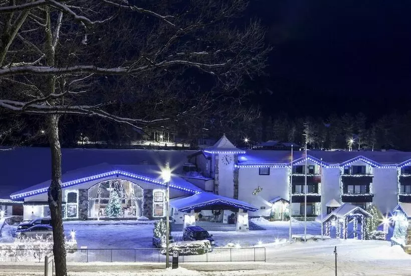 هتل Golden Arrow Lakeside Resort